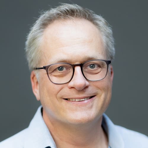 Timo Benzin, Referent DEX24